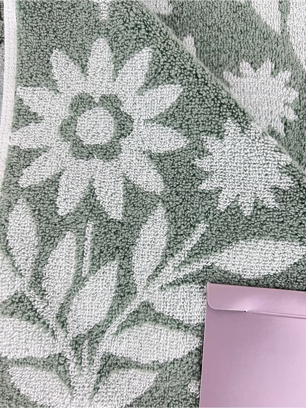 Caro Home Bath Towels Green Floral Embroidered Ultra Soft Cotton 2 Pc NEW